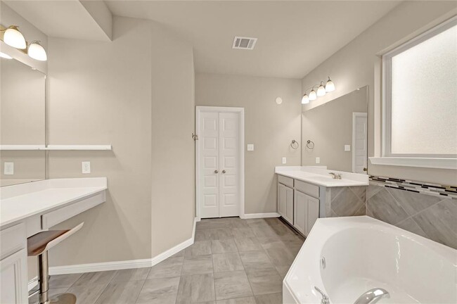 Building Photo - 3859 Fleetwood Falls Ln