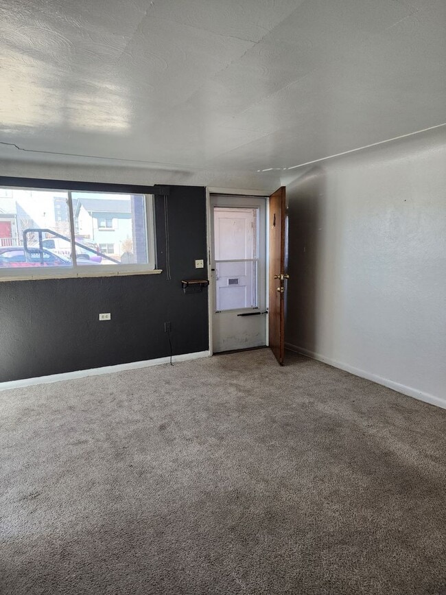 Building Photo - 2076 S Acoma St