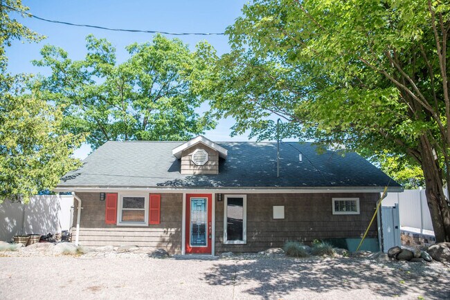 Building Photo - 7633 S W Bay Shore Dr