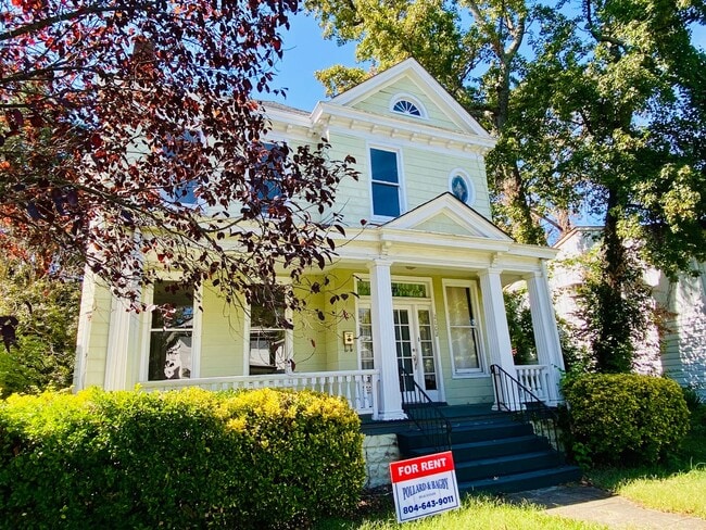 Building Photo - Gorgeous 3 bdrm/2.5 bath newly renovated h...