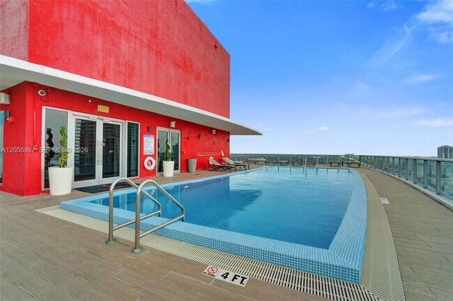 Building Photo - 2600 E Hallandale Beach Blvd