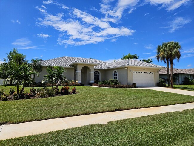 Building Photo - Seasonal Short-Term Private Heated Pool Home with 3 Bedroom, 2.5 Bath, 2 Car Garage in Sorrento W...