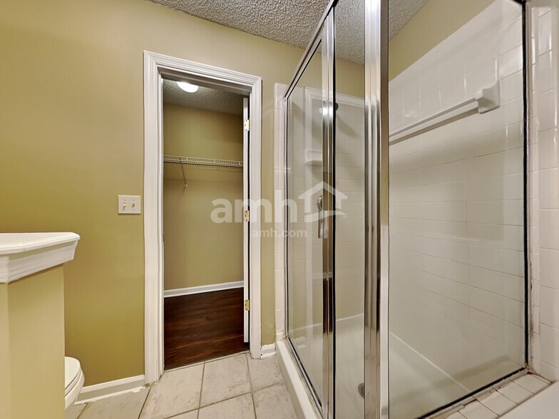 Building Photo - 2143 Featherwood Dr W