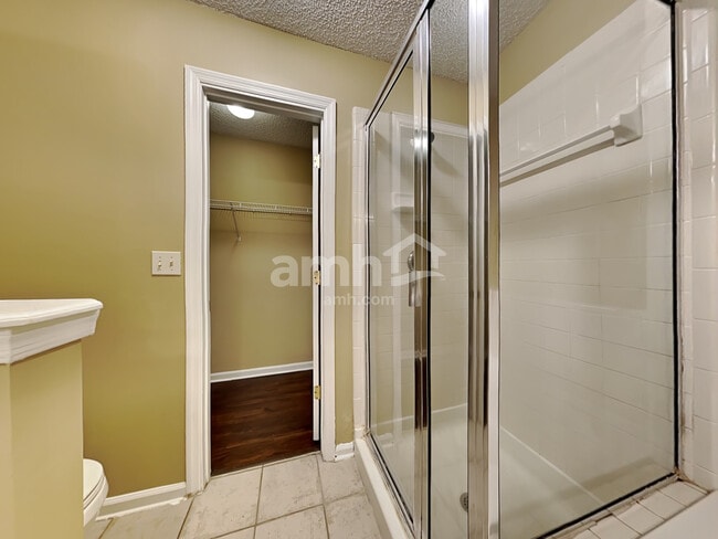 Building Photo - 2143 Featherwood Dr W