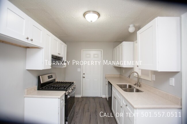 Building Photo - Move-in Special: 1/2 Off First Month Rent!...