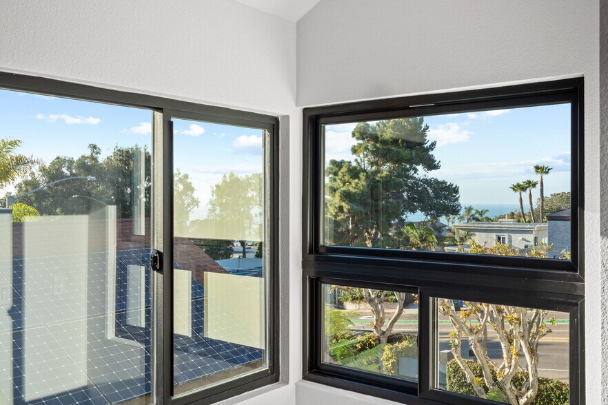 Building Photo - 2029 Del Mar Heights Rd