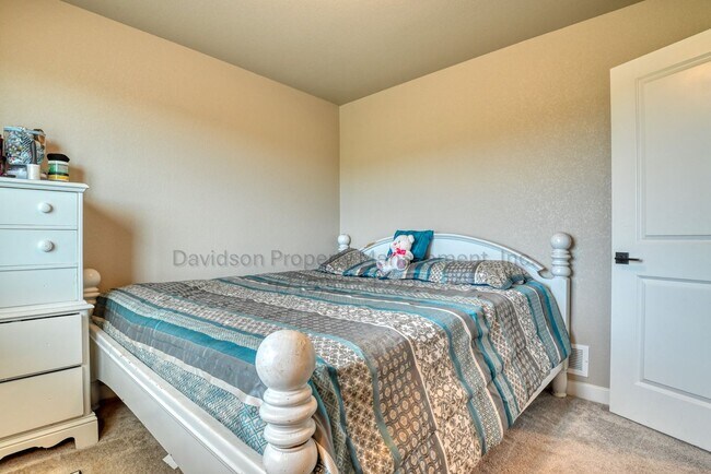 Building Photo - Gorgeous 3 Bedroom House Located in Lorson...