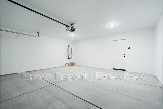 Building Photo - 10657 S Astraia Dr
