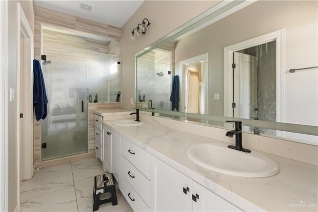 Building Photo - 11 11th St