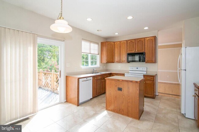 Building Photo - 3018 Desert Palm Ct