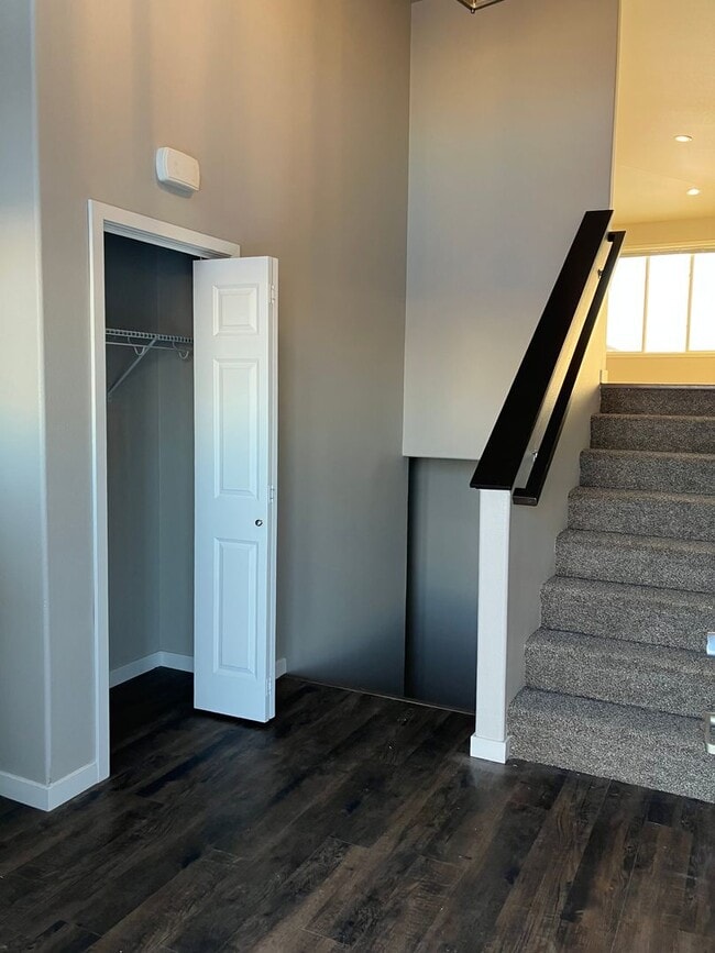 Building Photo - 4 Bed 3 Bath Single Family Home