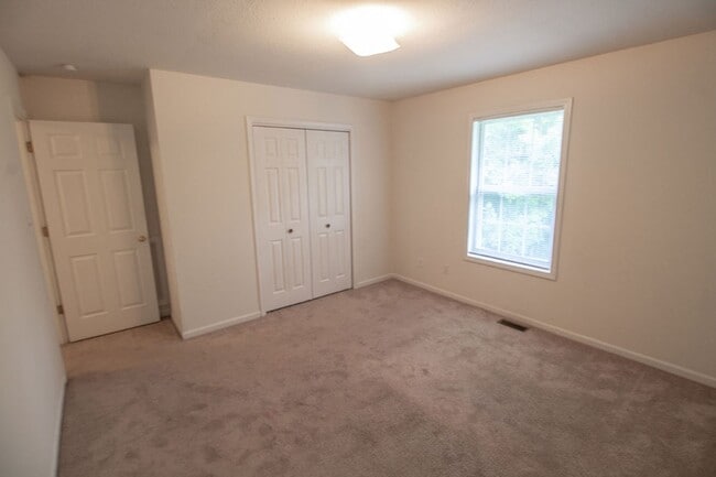 Building Photo - 5200-5202 Tessa Way