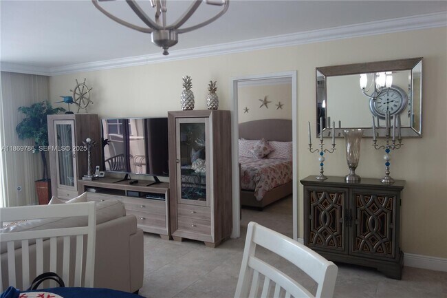 Building Photo - 5701 Collins Ave