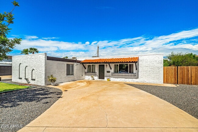 Building Photo - 8326 E Crestwood Way