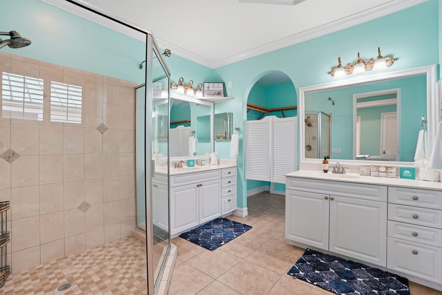 Building Photo - 3011 Pine Tree Dr