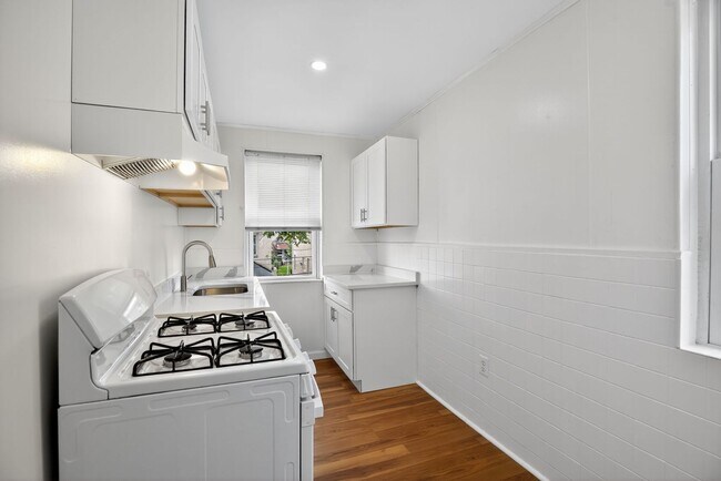 Building Photo - Narcissus