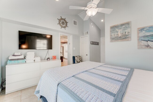 Building Photo - 4211 Surf Dr