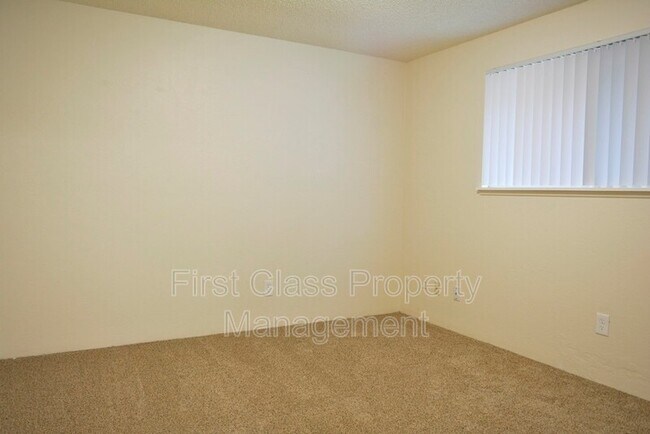 Building Photo - 1673 Dollar St