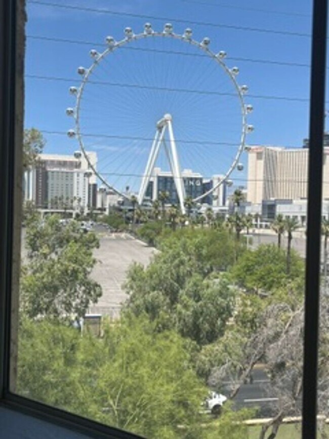 Building Photo - 210 E Flamingo Rd