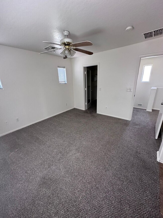 Building Photo - 3 bedroom home in a gated community