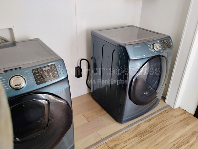 Building Photo - 120 Evergreen St