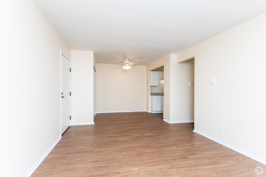 2BR, 1BA - Creekside Apartments LLC