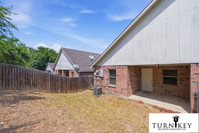 Building Photo - Ready NOW! Stunning 3/2 Duplex in West Fort Worth — Granite Kitchen, Garage & Fenced Yard!