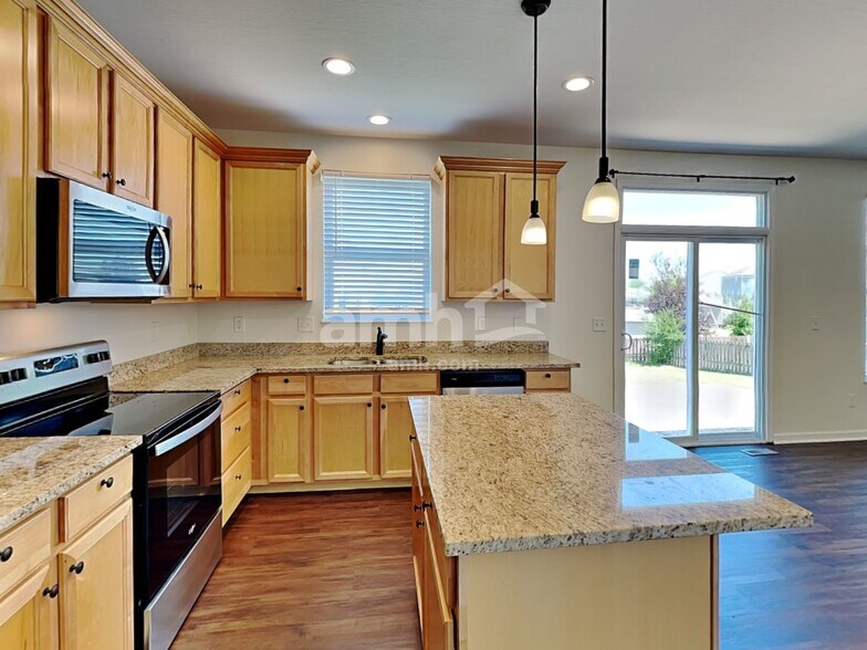 Building Photo - 206 Honey Locust Ln