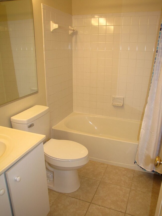 Building Photo - Townhouse In Sterling