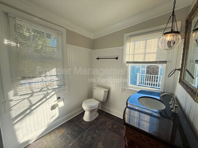 Building Photo - 70 Radcliffe St