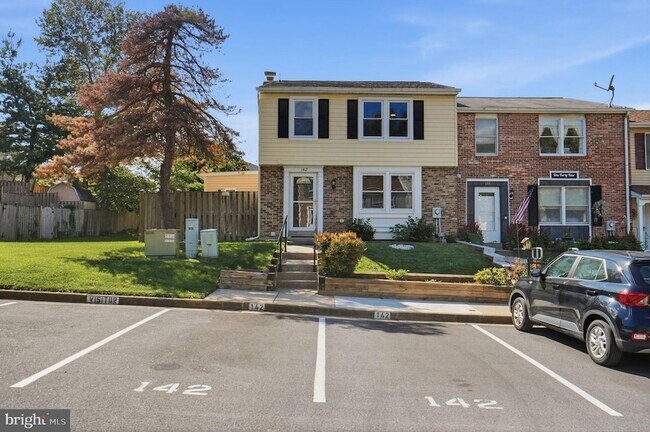 Building Photo - 142 Fairfield Dr