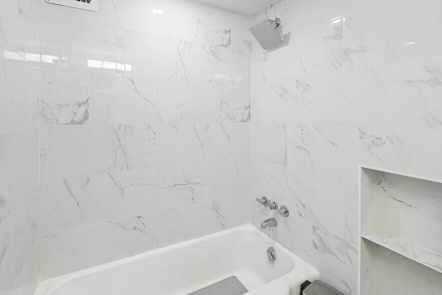 Building Photo - 4201 Cathedral Ave NW