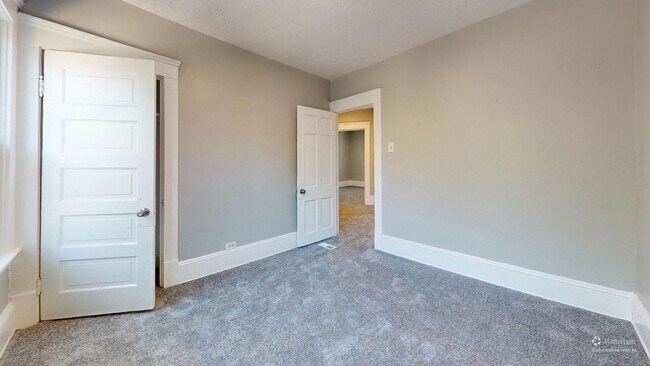 Building Photo - Cudell/West Blvd neighborhood; 4 bedroom/1 bath single family house for rent!