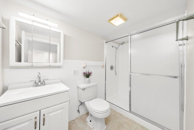 Building Photo - 4735 N Kilbourn Ave