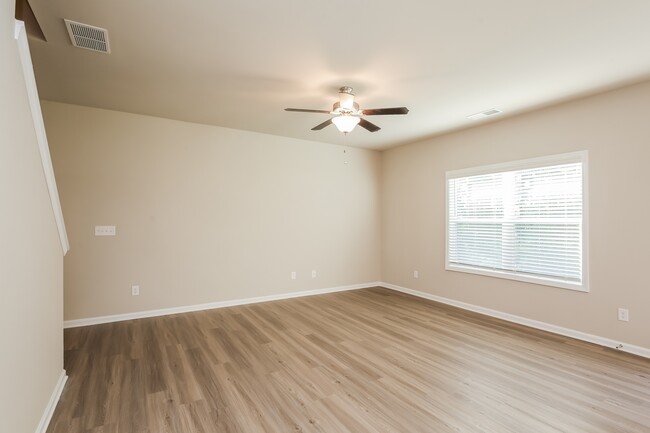 Building Photo - 3421 Sugarberry Dr