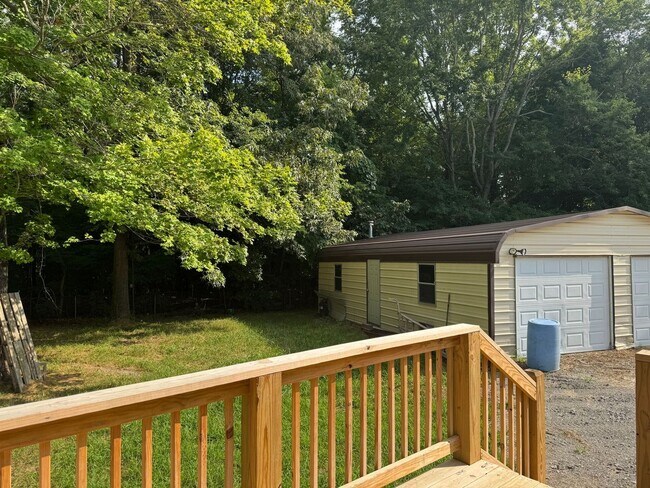 Building Photo - Great Location! 3Bd/2Ba Remodeled Home on ...
