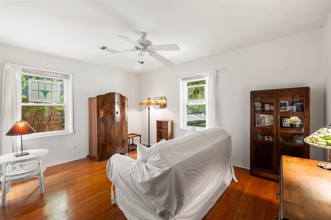 Building Photo - 2114 Saxon Dr