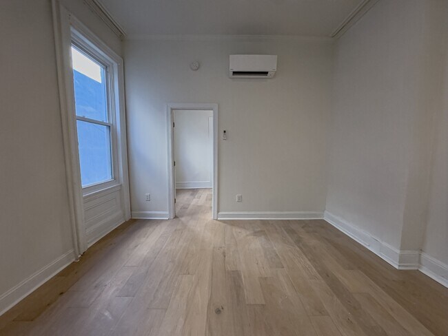 Building Photo - 2039 Green St