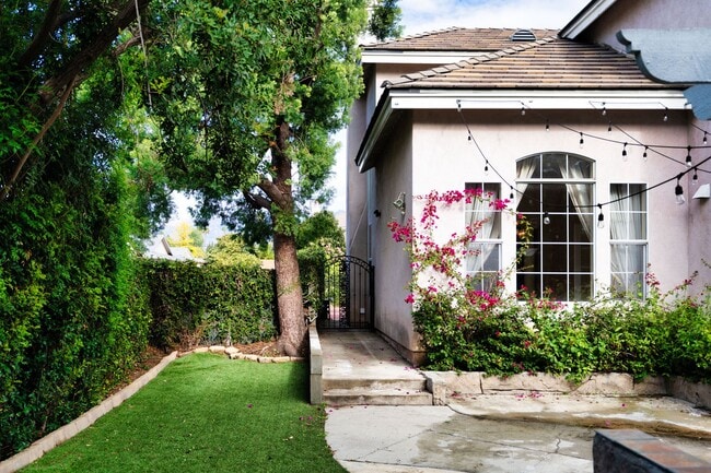 Building Photo - 8240 Sheffield Rd