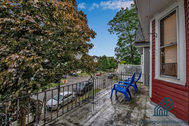 Building Photo - Furnished 3-Bedroom Upper Apartment on Bird Ave