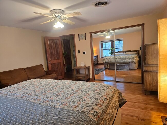 Building Photo - 437 S Craig Pl