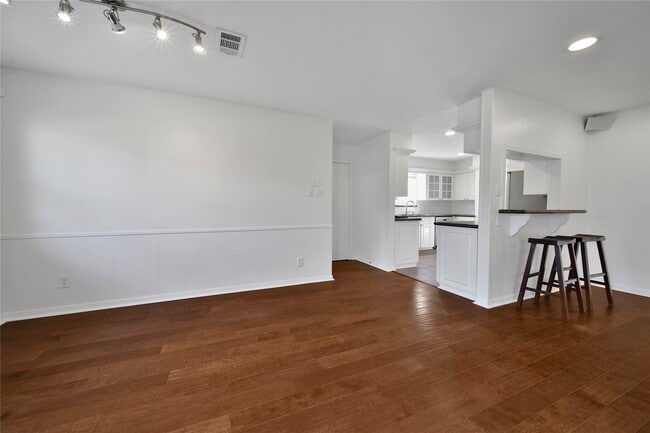 Building Photo - 955 Thornton Rd