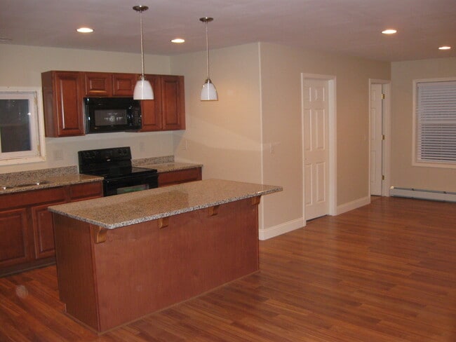 Building Photo - 236 Beartown Rd