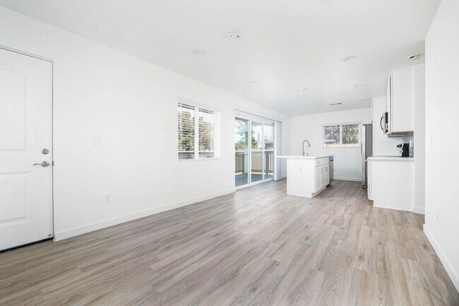 Building Photo - 1/2 Off First Month's Rent ALMOST NEW 2BD-2BTH HOME!! - WONT LAST