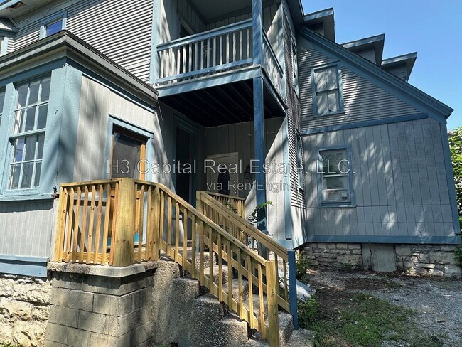 Building Photo - 821 Alby St