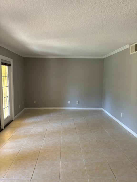 Building Photo - 3913 Mission Dr