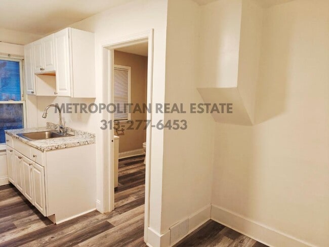 Building Photo - 4476 Monroe St