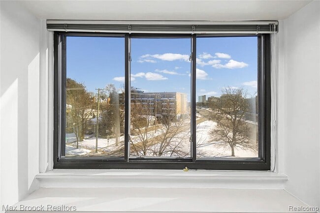 Building Photo - 35300 Woodward Ave