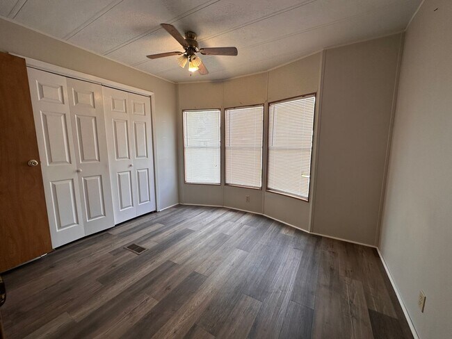 Building Photo - Awesome 2/2 Trailer in Westlake for rent!