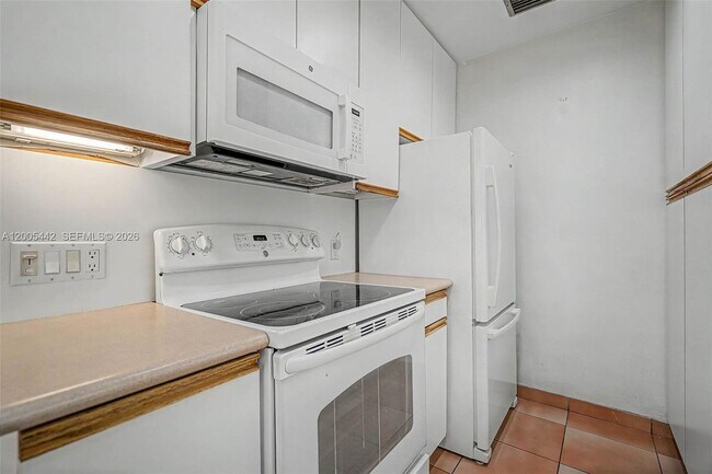 Building Photo - 8115 SW 63rd Pl